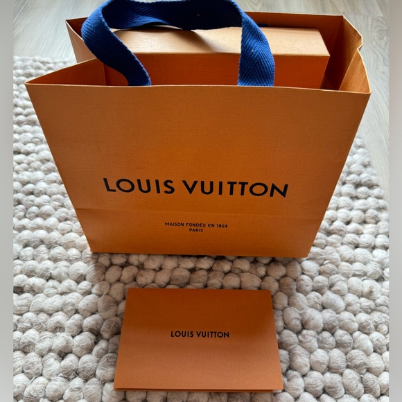 Louis Vuitton Red/Monogram 30mm Reversible Belt Box & Duster, Retail $565 - Picture 8 of 10